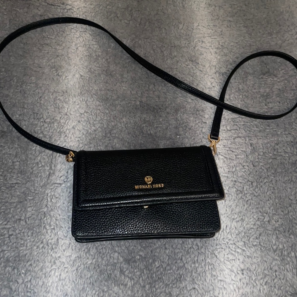 Michael Kors cross bag in excellent condition.